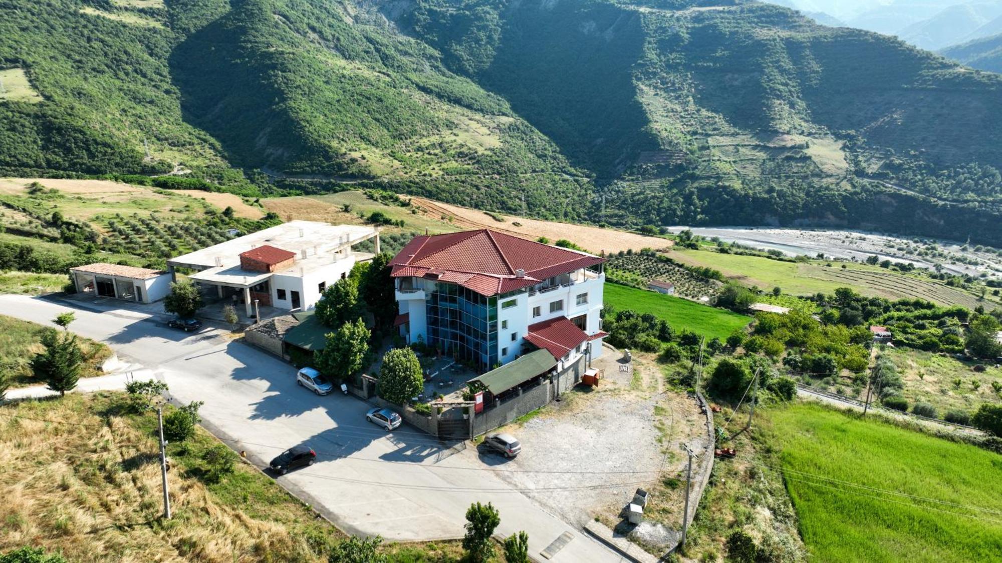 Hotel Kanione Cerenisht Exterior foto
